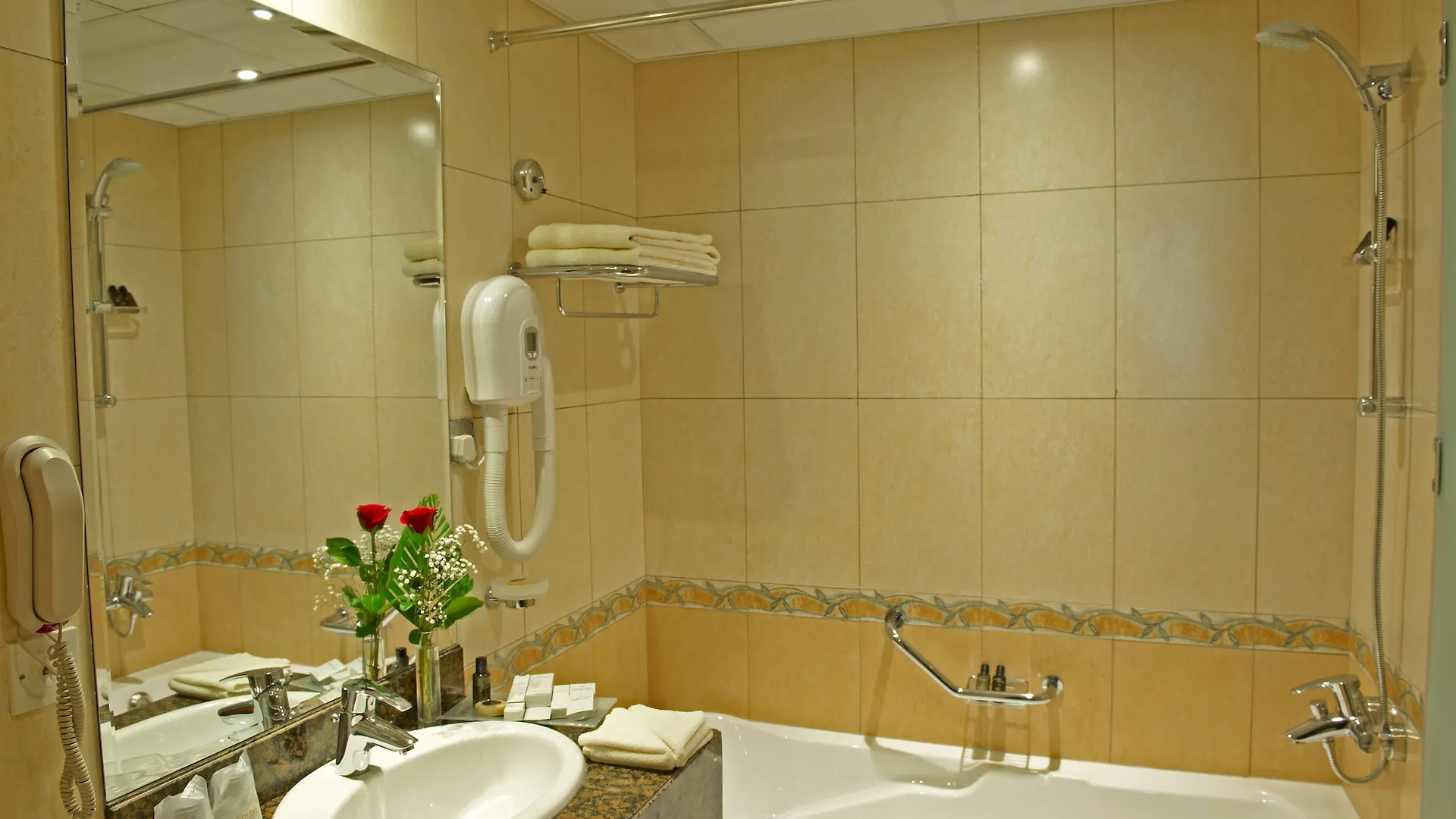 Golden Tulip Sharjah Aparthotel