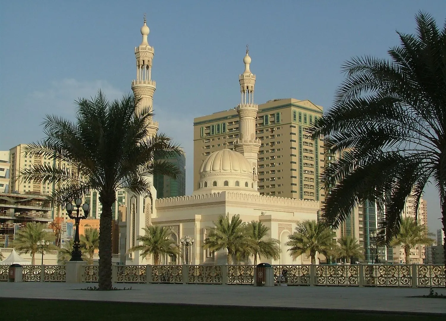Golden Tulip Sharjah Aparthotel