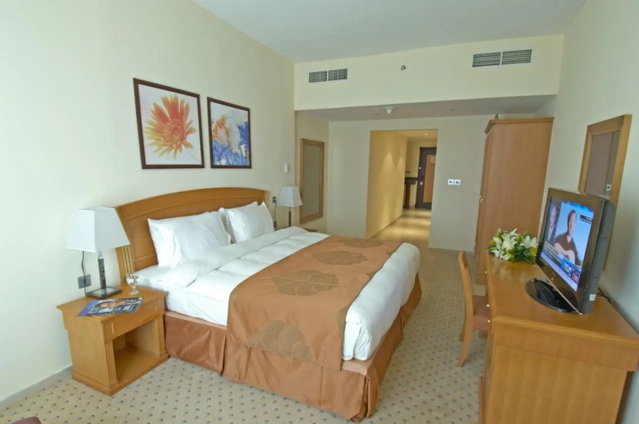 Golden Tulip Sharjah Aparthotel 4*,