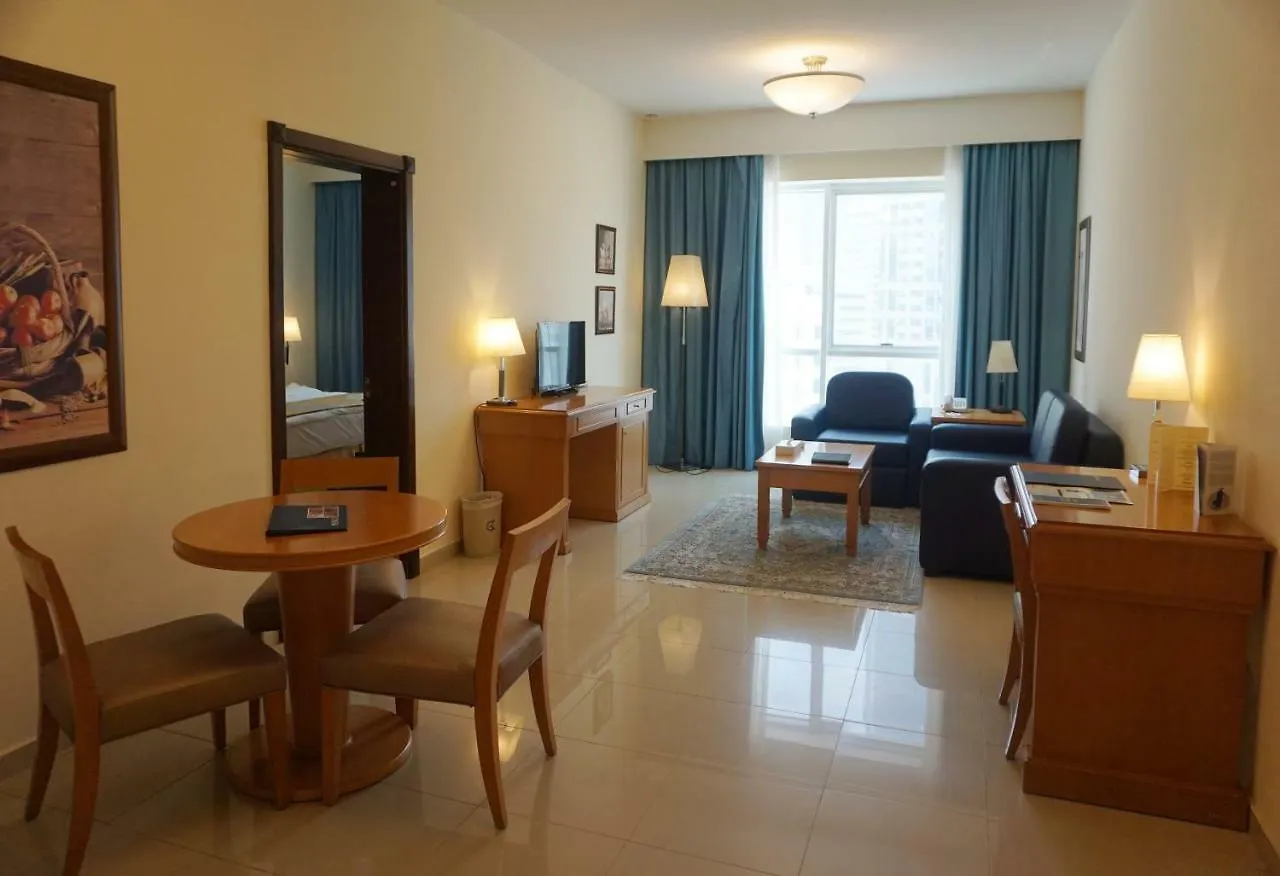 Golden Tulip Sharjah Aparthotel 4*,