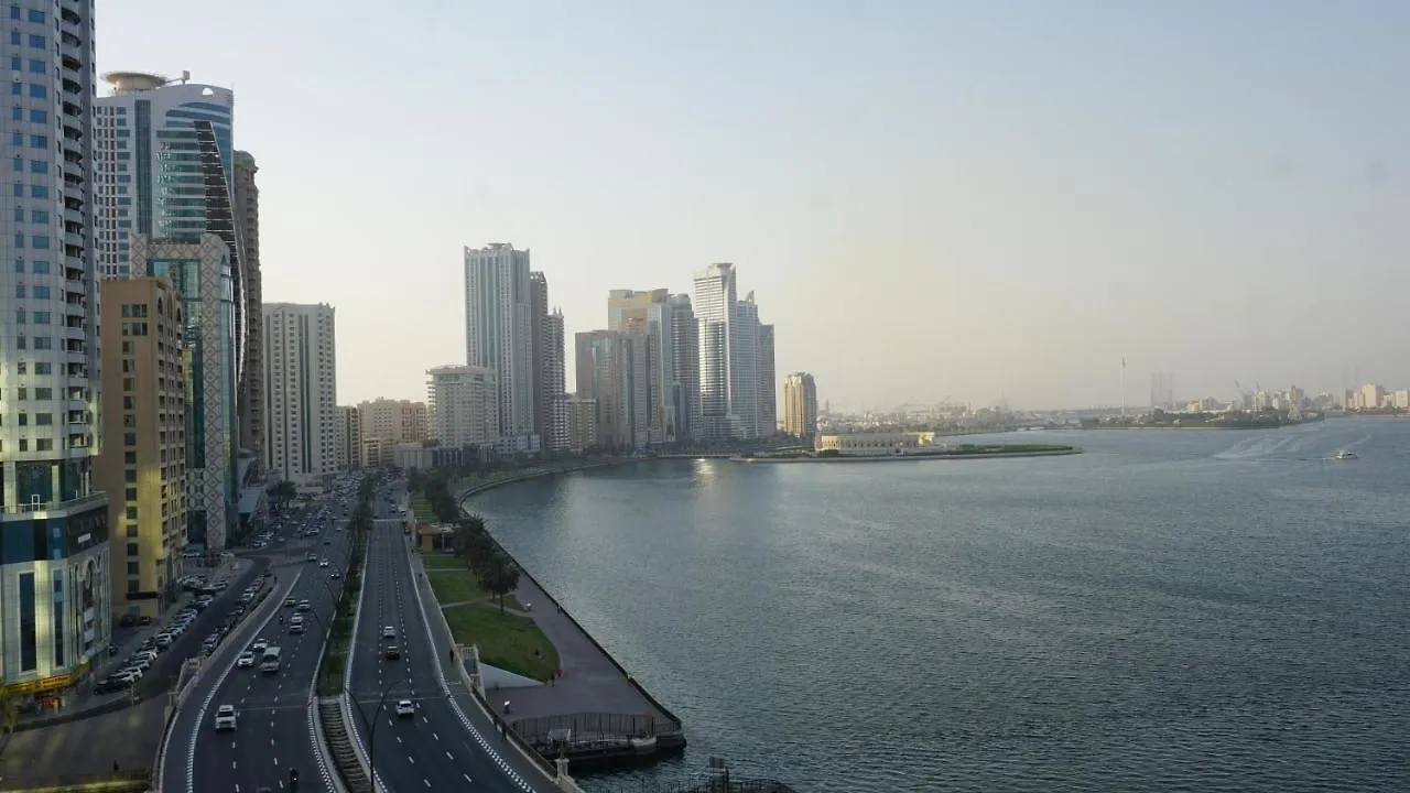 Golden Tulip Sharjah 아파트 호텔 아파트호텔