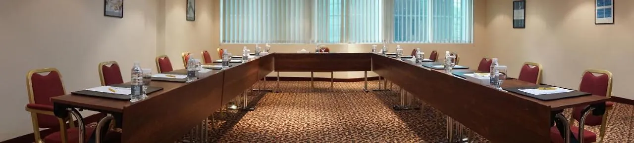 아파트호텔 Golden Tulip Sharjah 아파트 호텔
