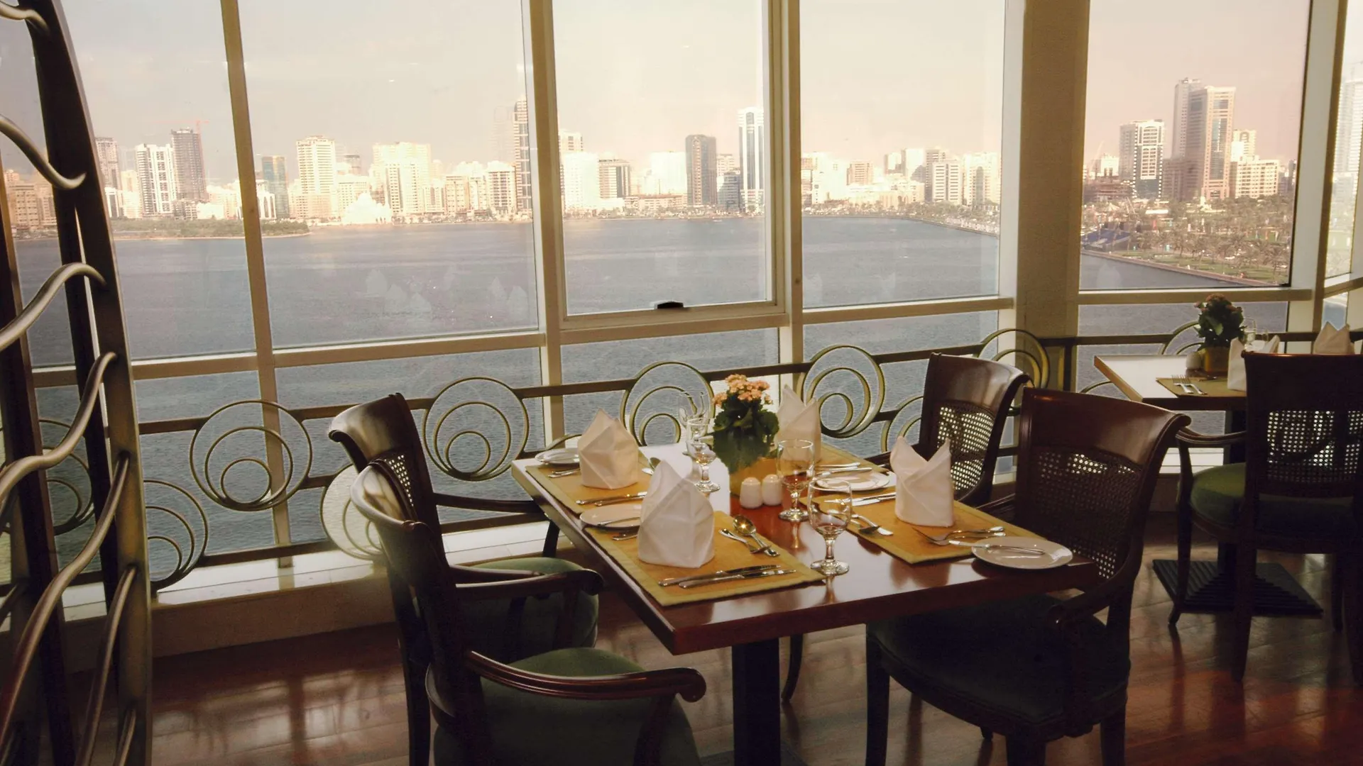 Golden Tulip Sharjah 아파트 호텔 아파트호텔