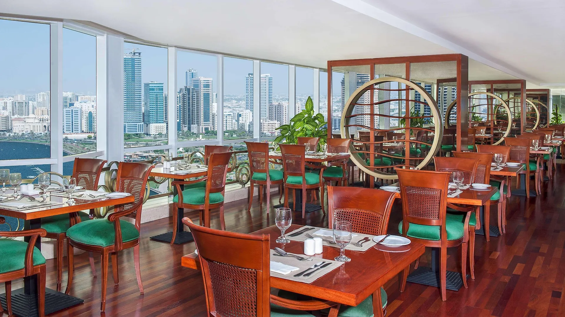 Golden Tulip Sharjah 아파트 호텔