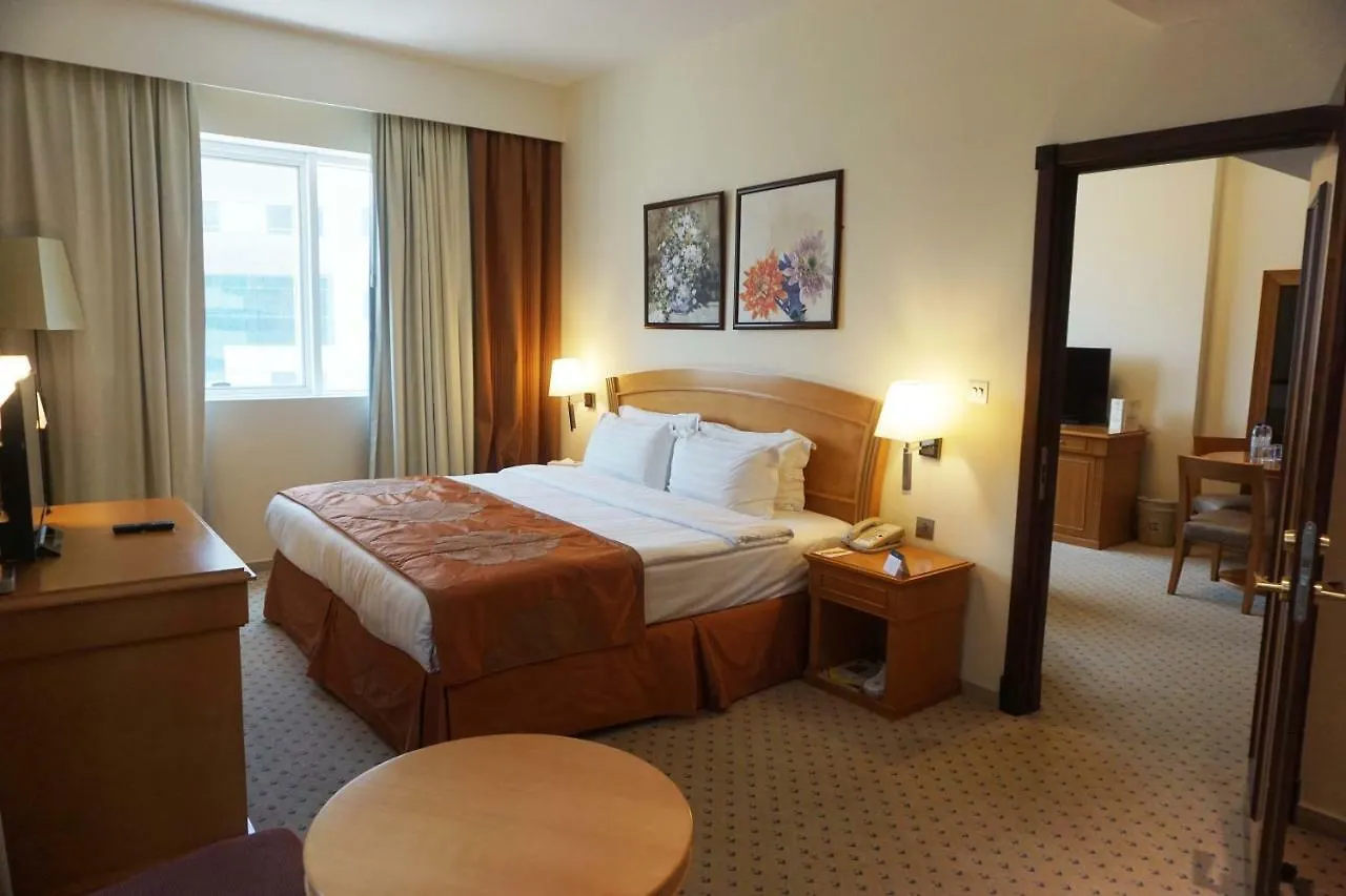 Golden Tulip Sharjah 아파트 호텔 4*,  아랍에미리트